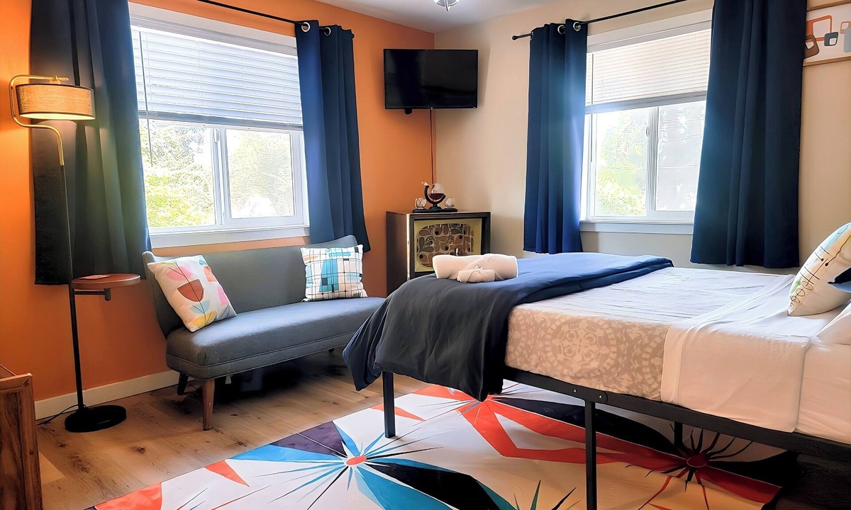 Southeast Salem Apartment | Mad Men Retro Style w/Record Player