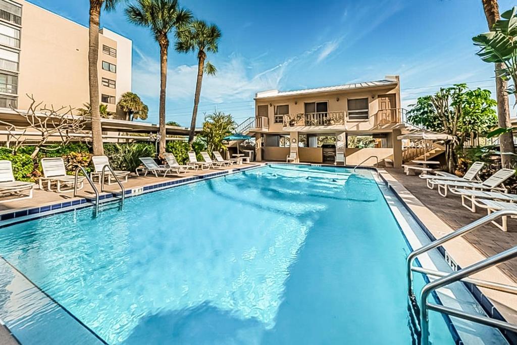 Madeira Beach Hotel | Madeira Vista #202