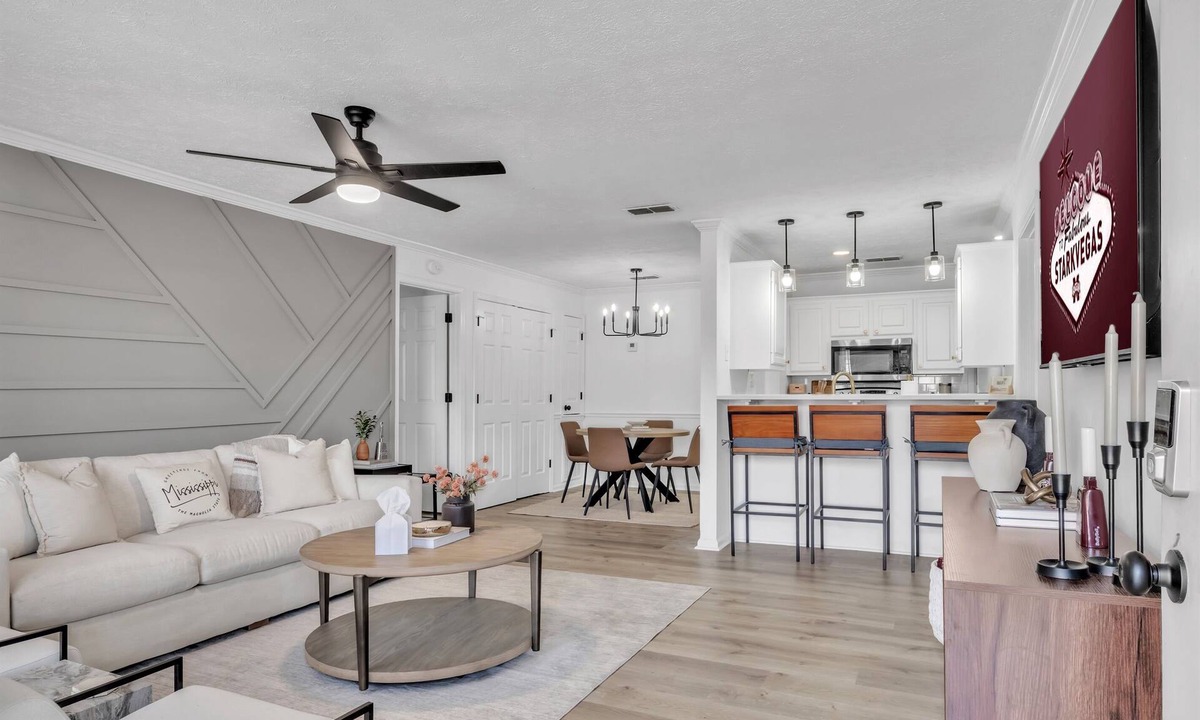 Starkville House | Madelon Manor, Game Day, Convenient