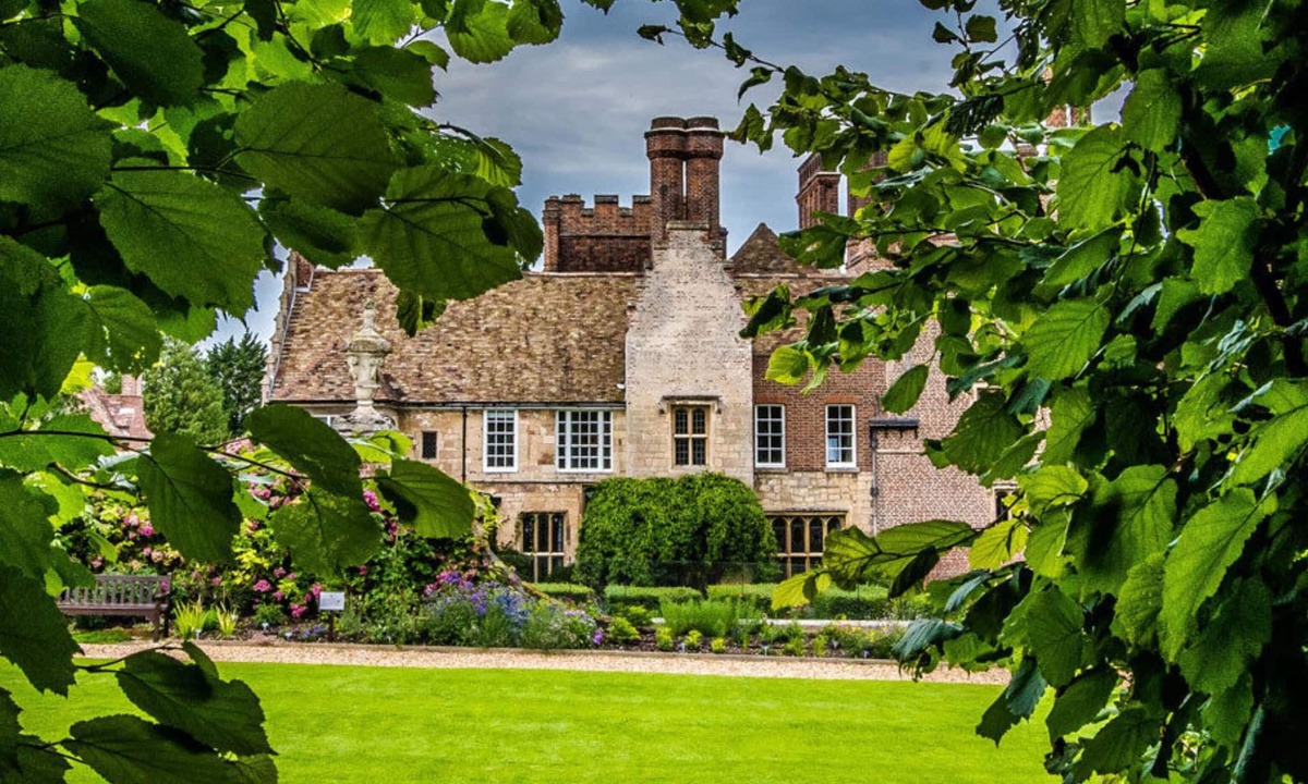 Madingley Bed & Breakfast | Madingley Hall