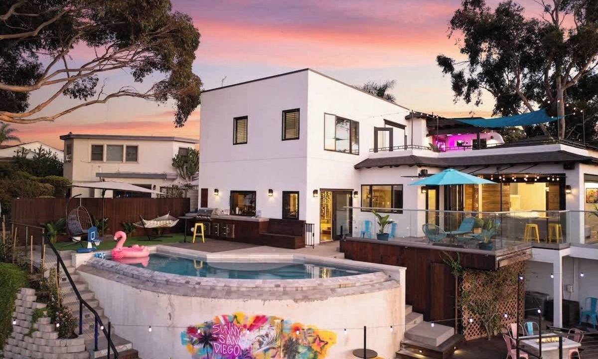 University Heights House | Madison House: 4BR House with Infinity Pool