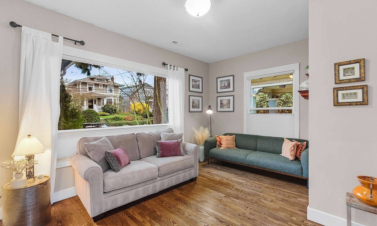 Madrona House | Madrona Bliss: A Modern Escape