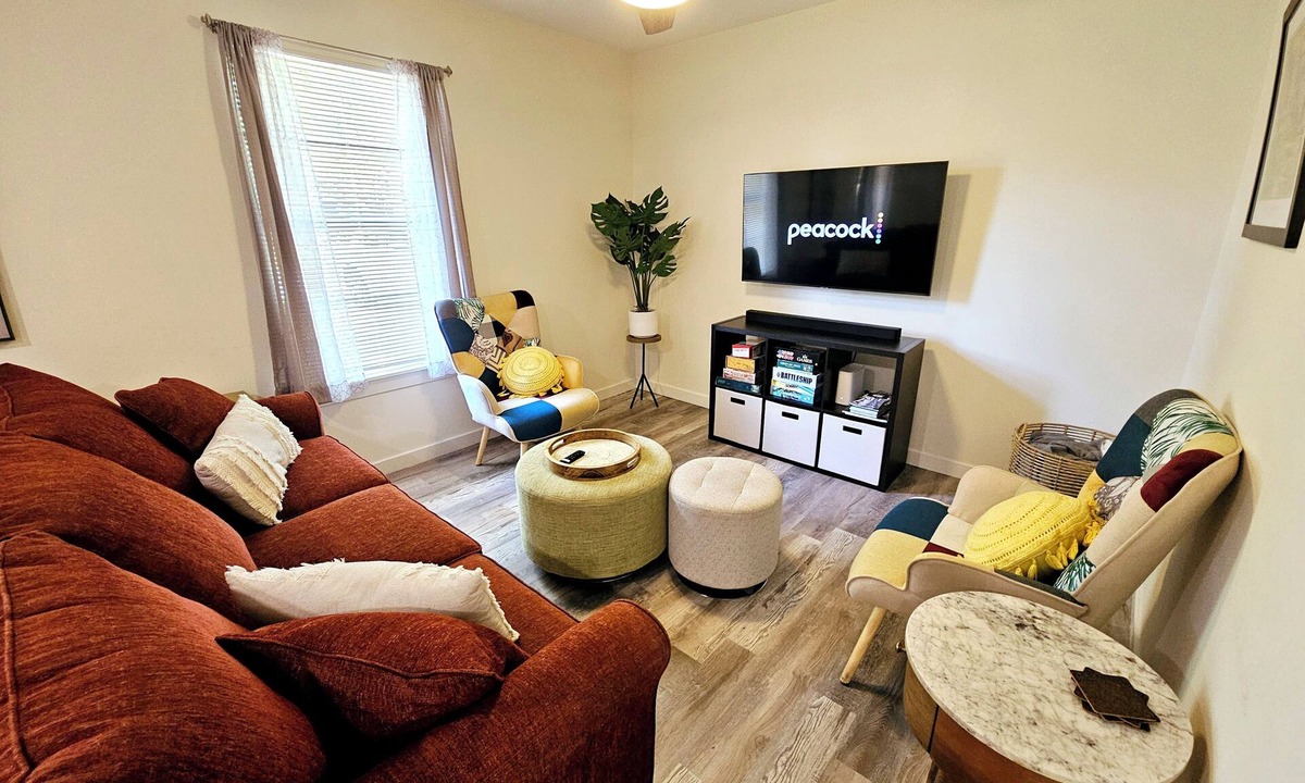 North Charleston House | Madrona's Cottage B