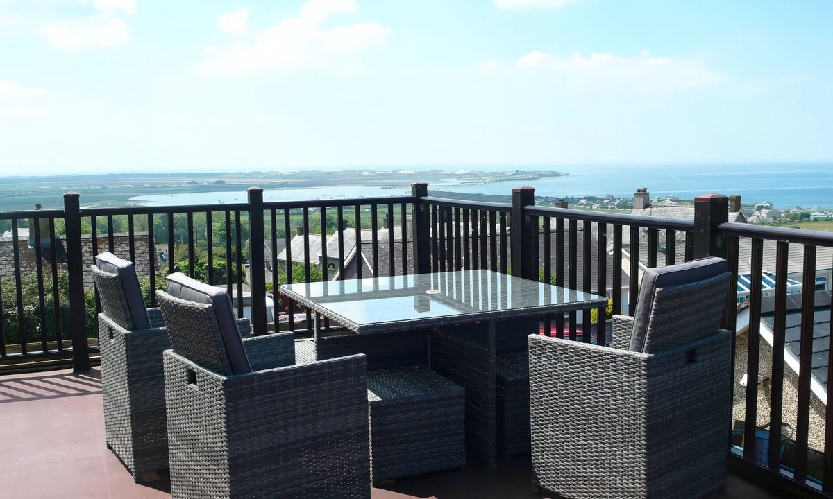 Llandanwg Cottage | MAESAWEL STUDIO, with a garden in Llanfair