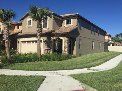 Four Corners House | Magic Moments Villa