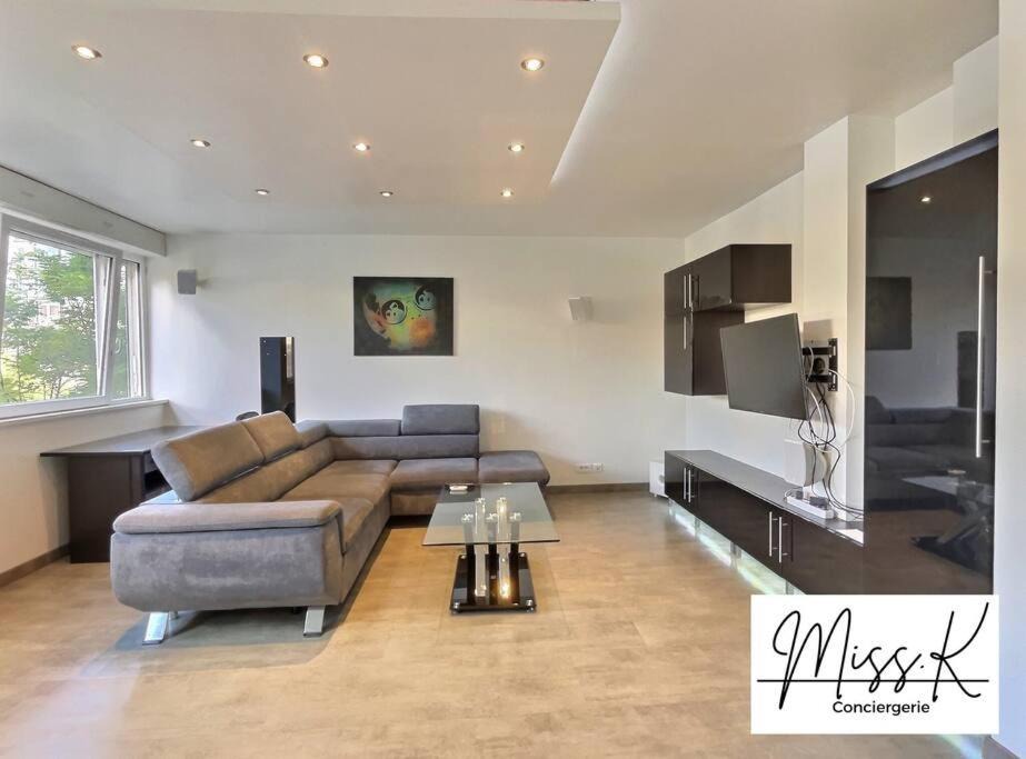 Macon Apartment | 'Magic Red' de Miss.K Conciergerie
