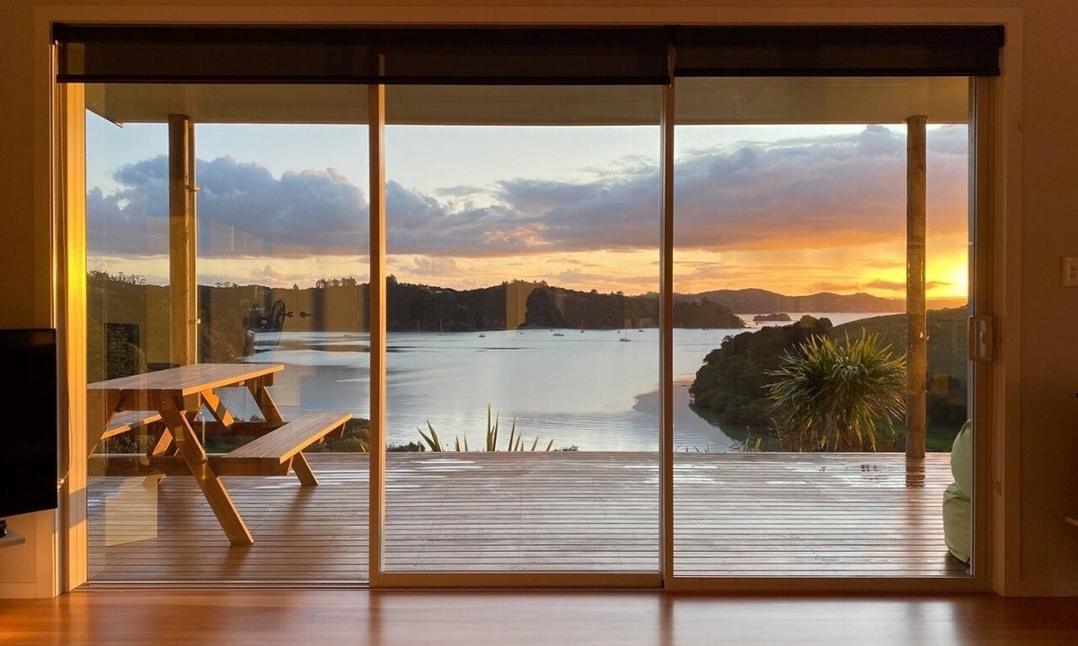 Russell House | Magic Water Views Russell