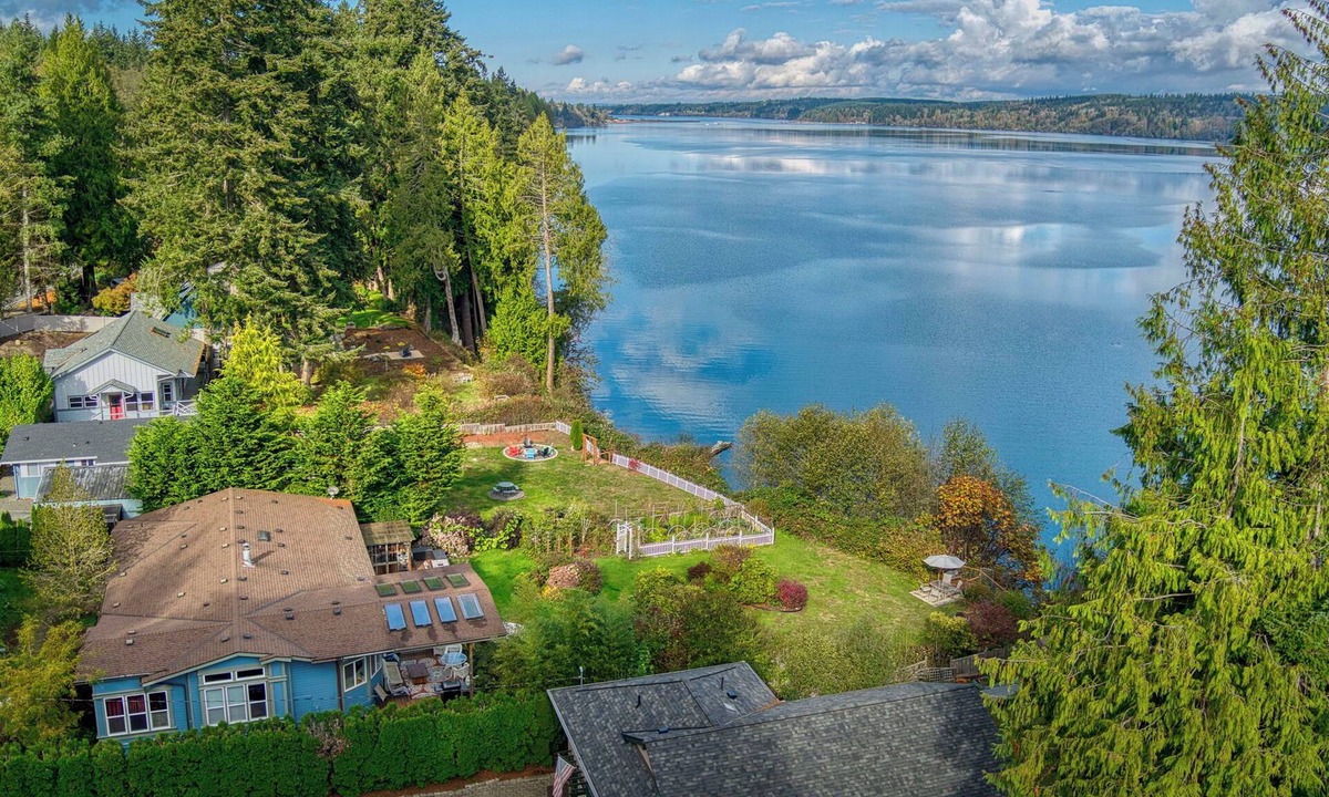 Kingston House | Magical 4 Bed Beachfront Cottage Getaway