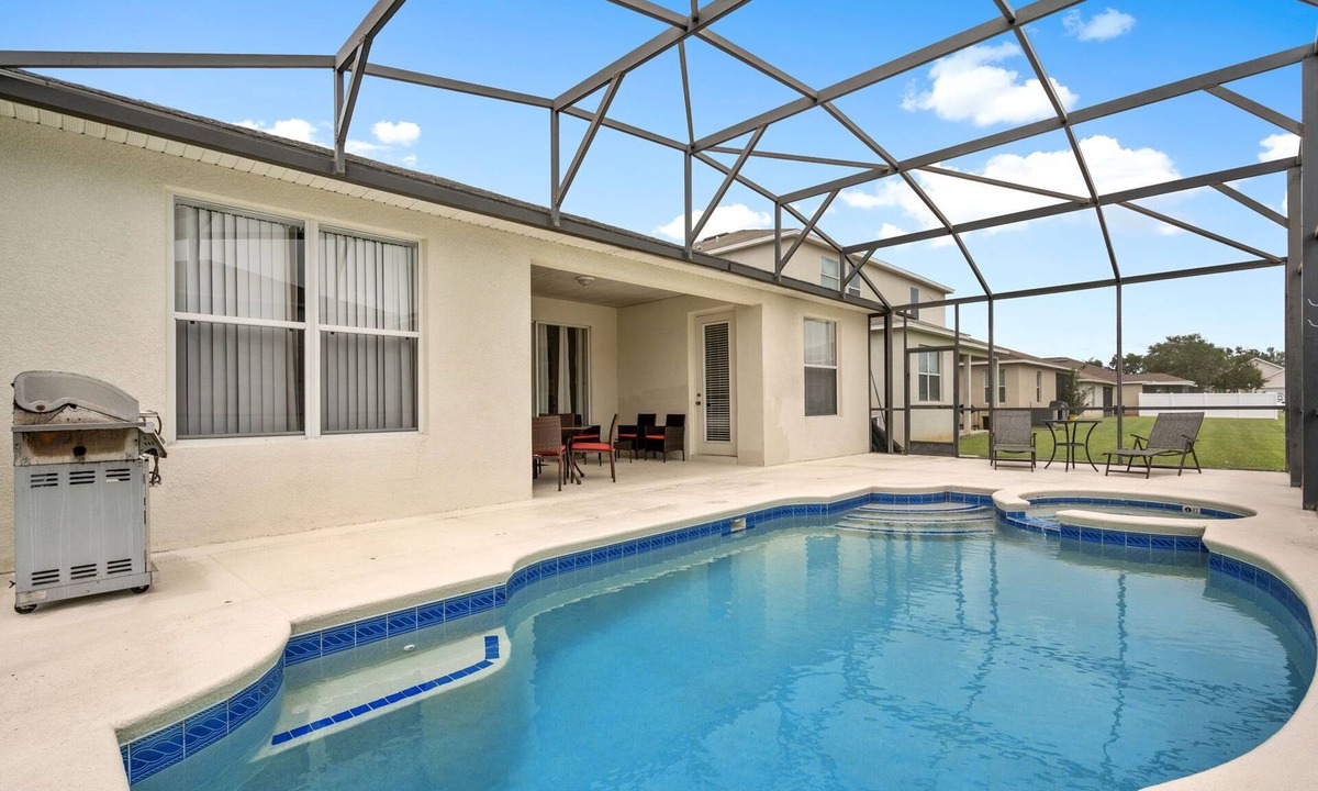 Crystal Cove House | Magical 4BR Disney Retreat, with PVT Pool & Games