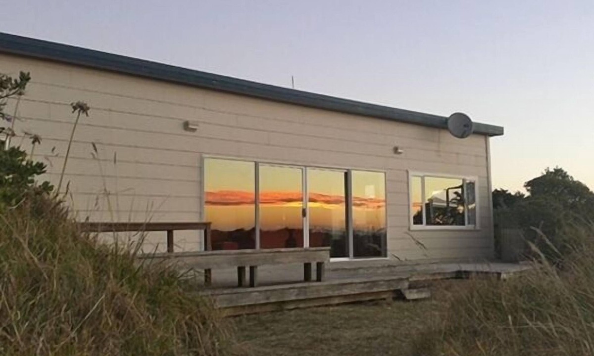 Waitarere Beach House | Magical Beach Kiwi Bach