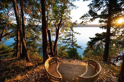 Eastsound House | Magical Beachfront, Hot Tub, Private, Spacious