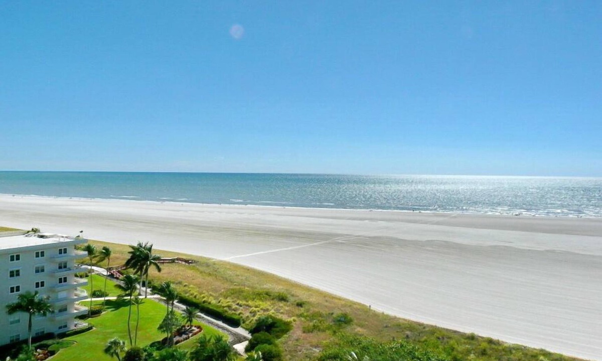 Marco Island Condo | Magical Beachfront Condo | Pool & Ocean Views