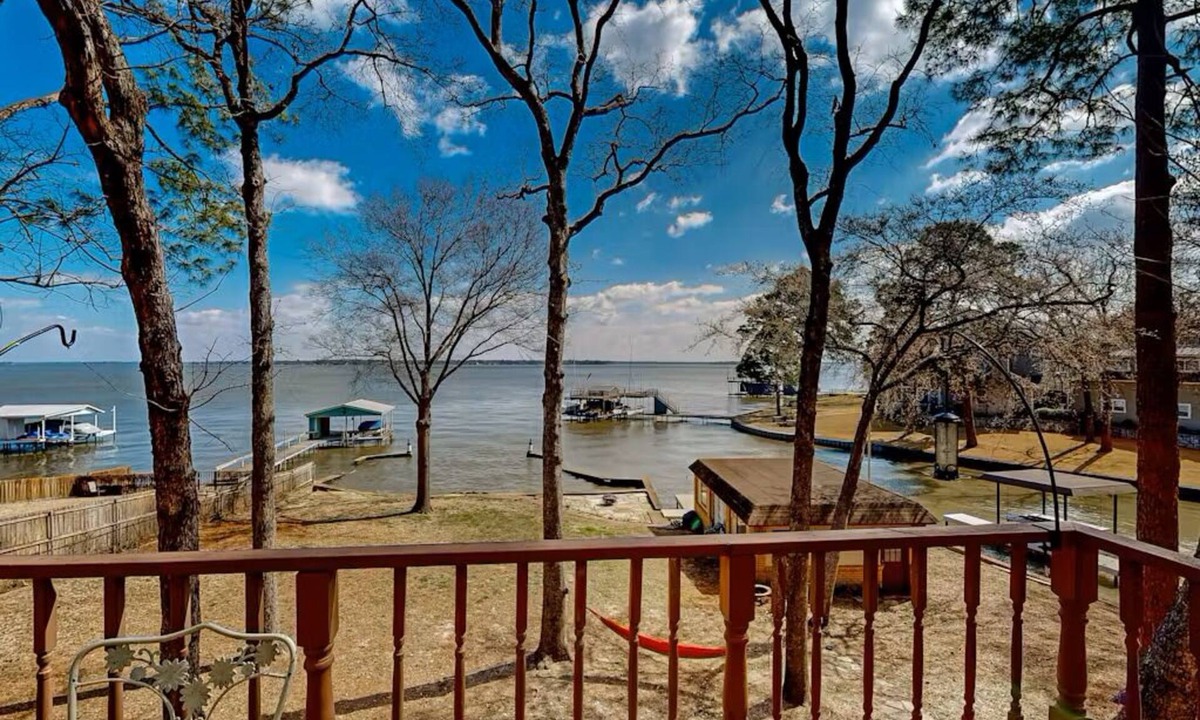 Tool House | Magical Castle Retreat with lake access, private boat launch, sleeps up to 18!