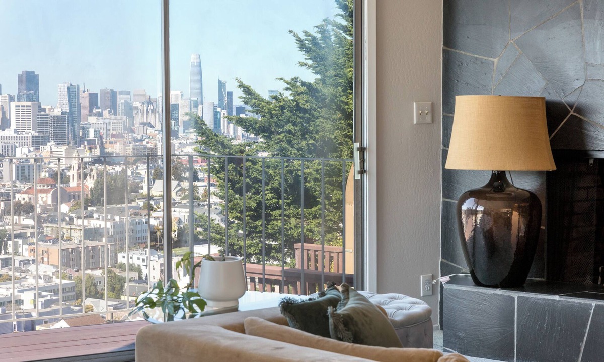 Dolores Heights Apartment | Magical, Panoramic Views and Rare Parking in Central SF, 20 Min to Downtown