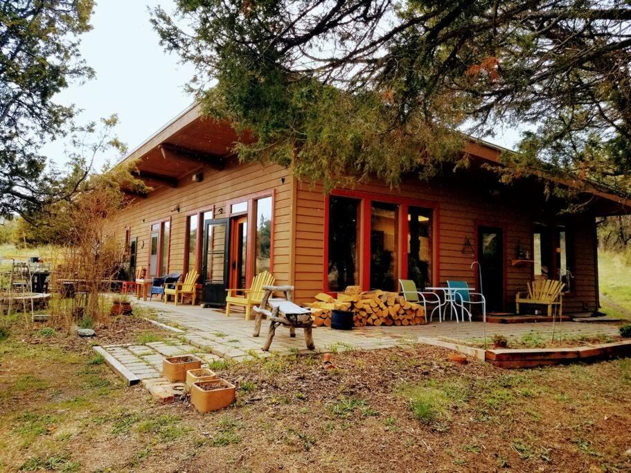 Livingston House | Magical Paradise Valley Hideout nr Yellowstone NP
