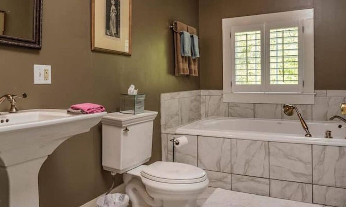 Franklin Apartment | Magical stay at The Fairfax House C