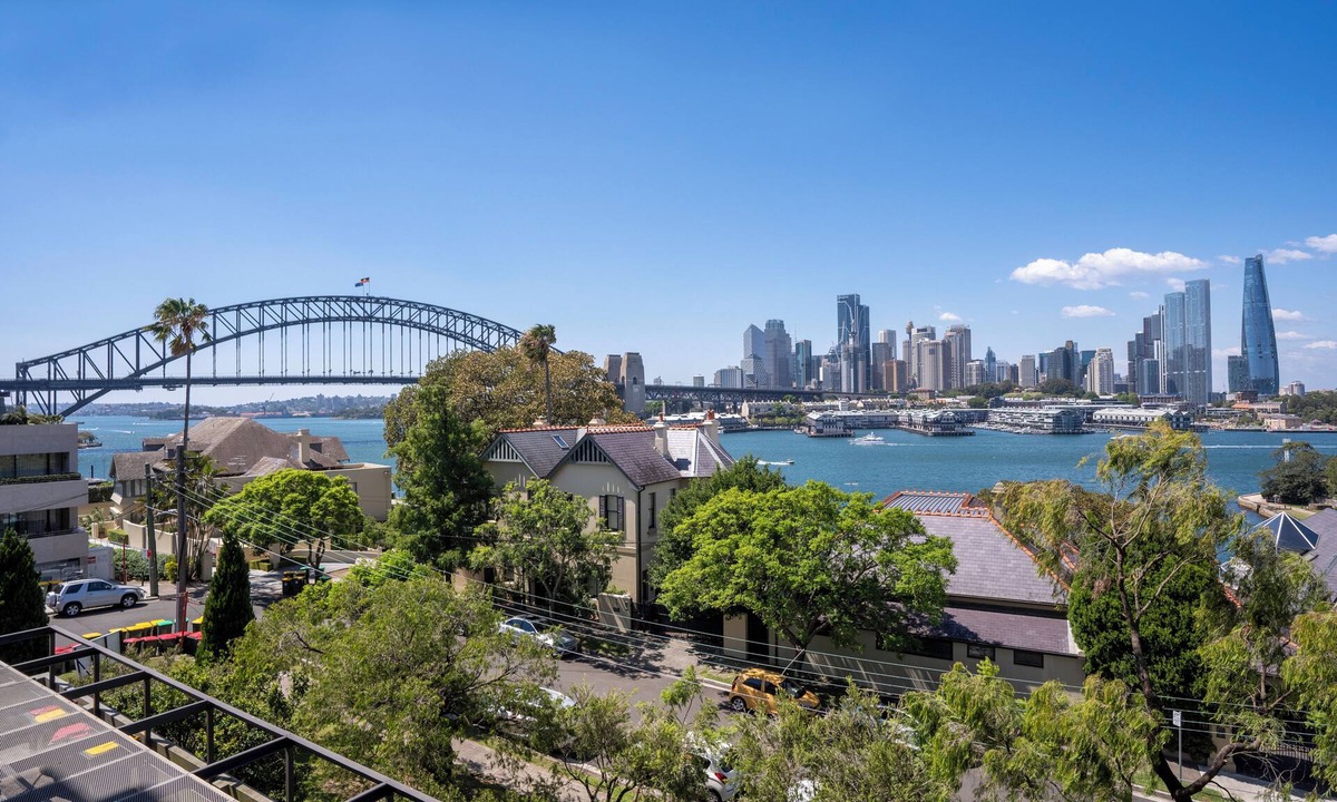 McMahons Point Apartment | Magical Sydney Escape with Harbour Views & Parking