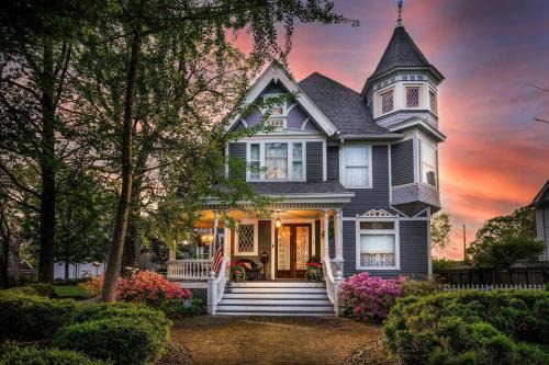 Anna House | Magical Victorian near hiking wine trail