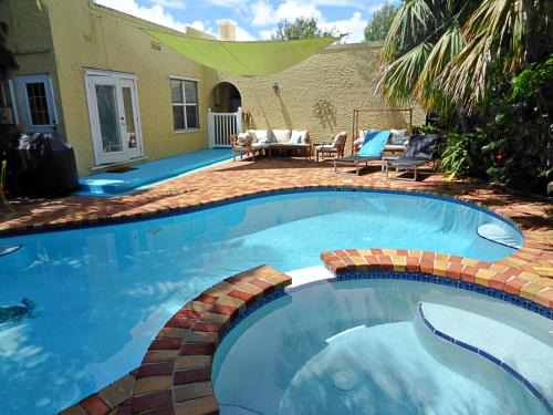 Lake Worth House | Magical villa -Private pool-spa & garden