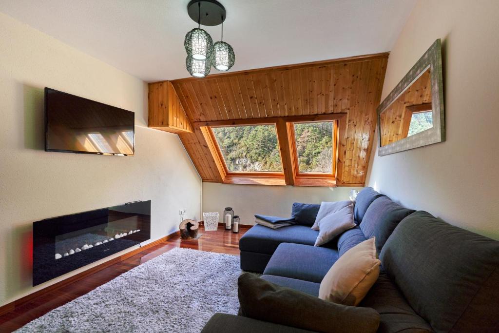 Canfranc-Estacion Apartment | Magnífico Ático Duplex con vistas a la montaña