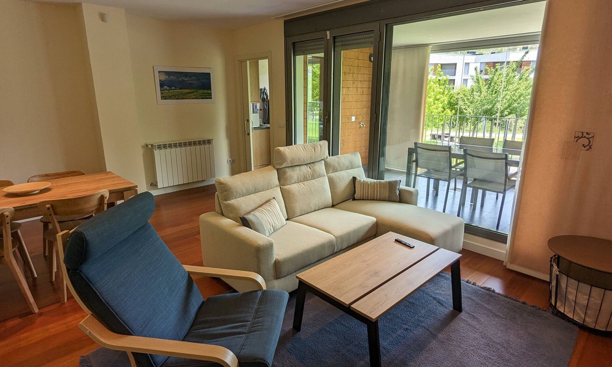 Abena Apartment | Magnífico Apartamento en Pirineos con Piscina y Cerca de Pistas de Esquí
