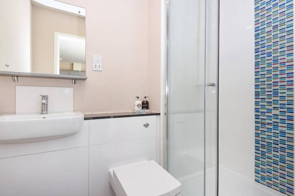 Runnymede Apartment | MAGNA HOUSE #FLAT4