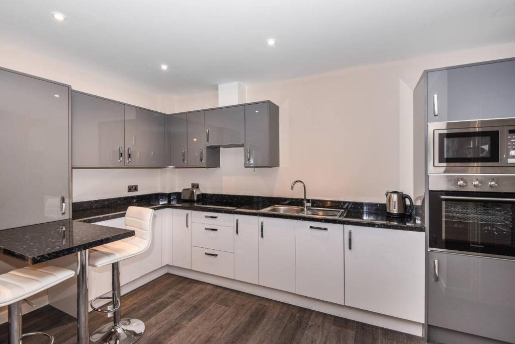 Runnymede Apartment | MAGNA HOUSE #FLAT6