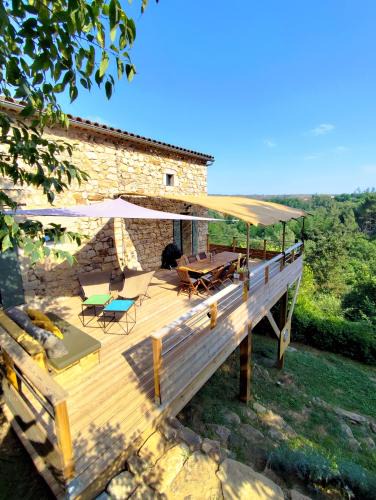 Joyeuse Villa | Magnanerie lovée dans la forêt, bordée par la rivière á 5 minutes du village