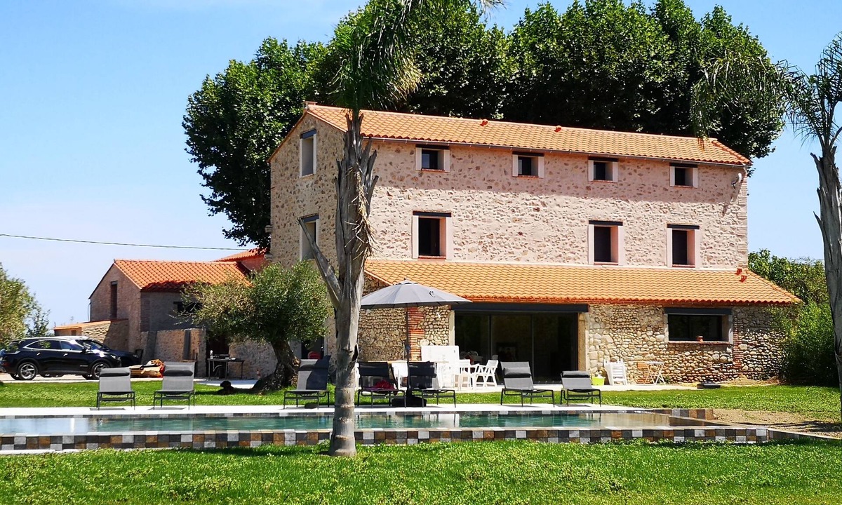 Saint-Genis House | Magnifique Maison de Famille Avec Piscine à 10 Minutes de la Plage