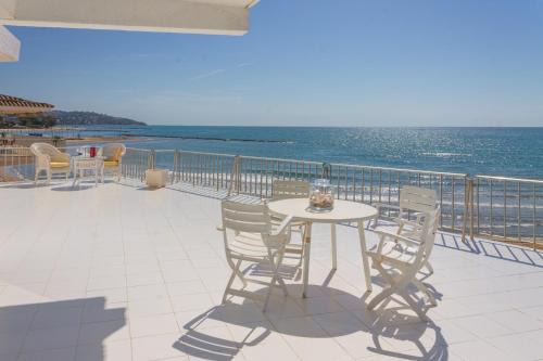 Benicassim Villa | Magnifica VILLA AIREOLA frente al mar