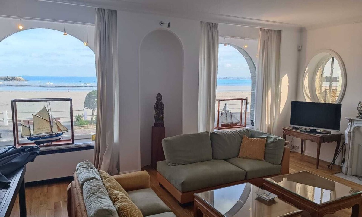 Saint-Cast-le-Guildo Villa | Magnificent beachfront villa