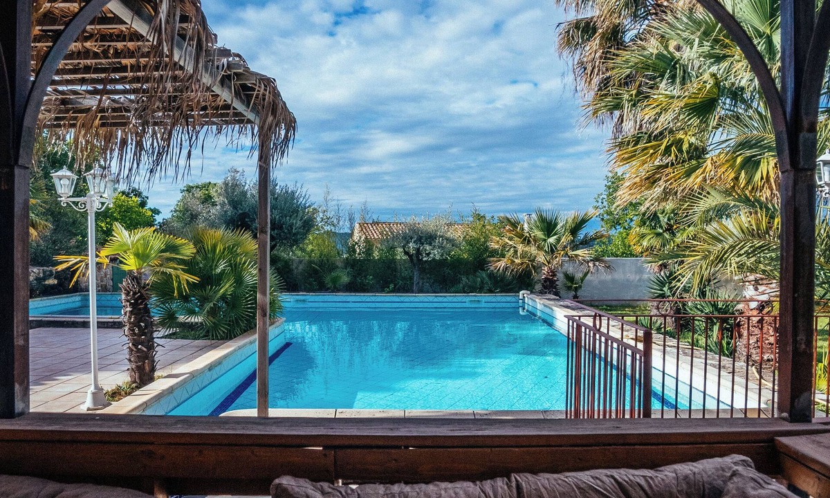 Saint Michel d'Euzet Villa | Magnificent Villa with swimming pool