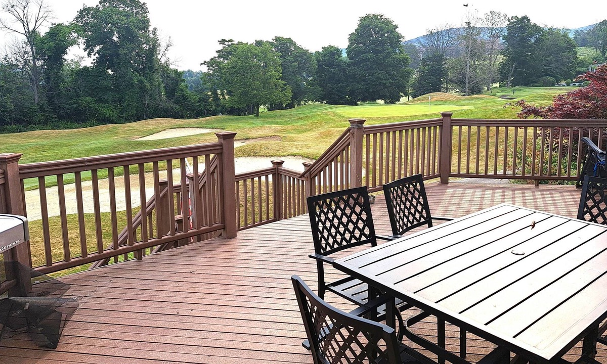 Hamburg House | Magnificent 5000 Square Foot Home Overlooking 18 Hole Golf Course