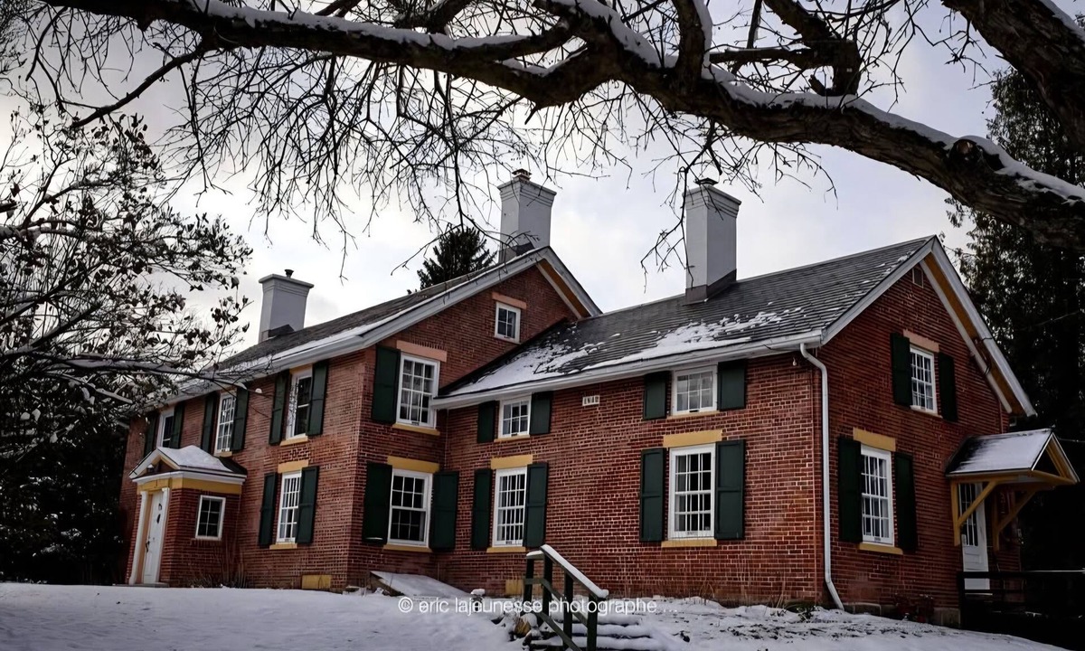 Cowansville House | Magnificent ancestral home 1860 Brome Missisquoi region Large reception capacity