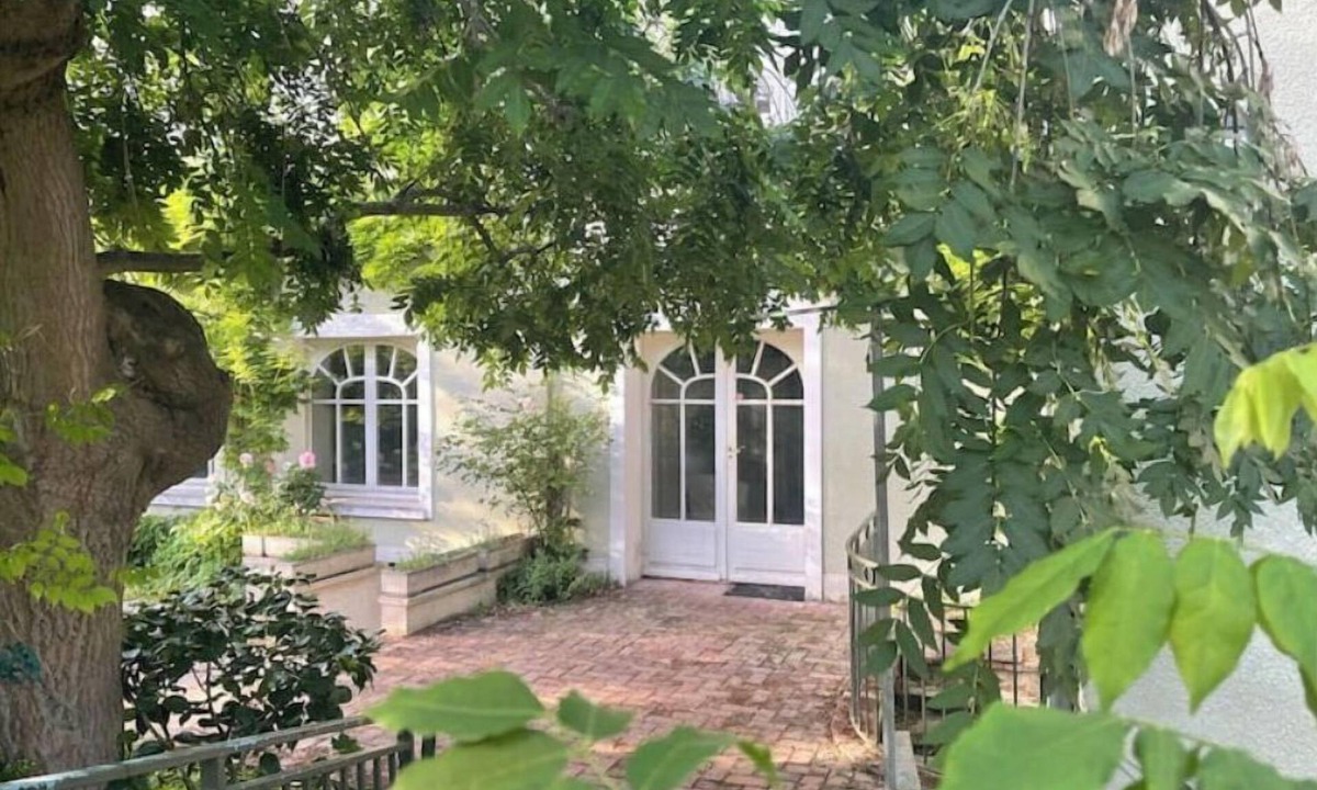 Dreux Villa | Magnificent Charming Residence by the Water, Less than 1 Hour from Paris