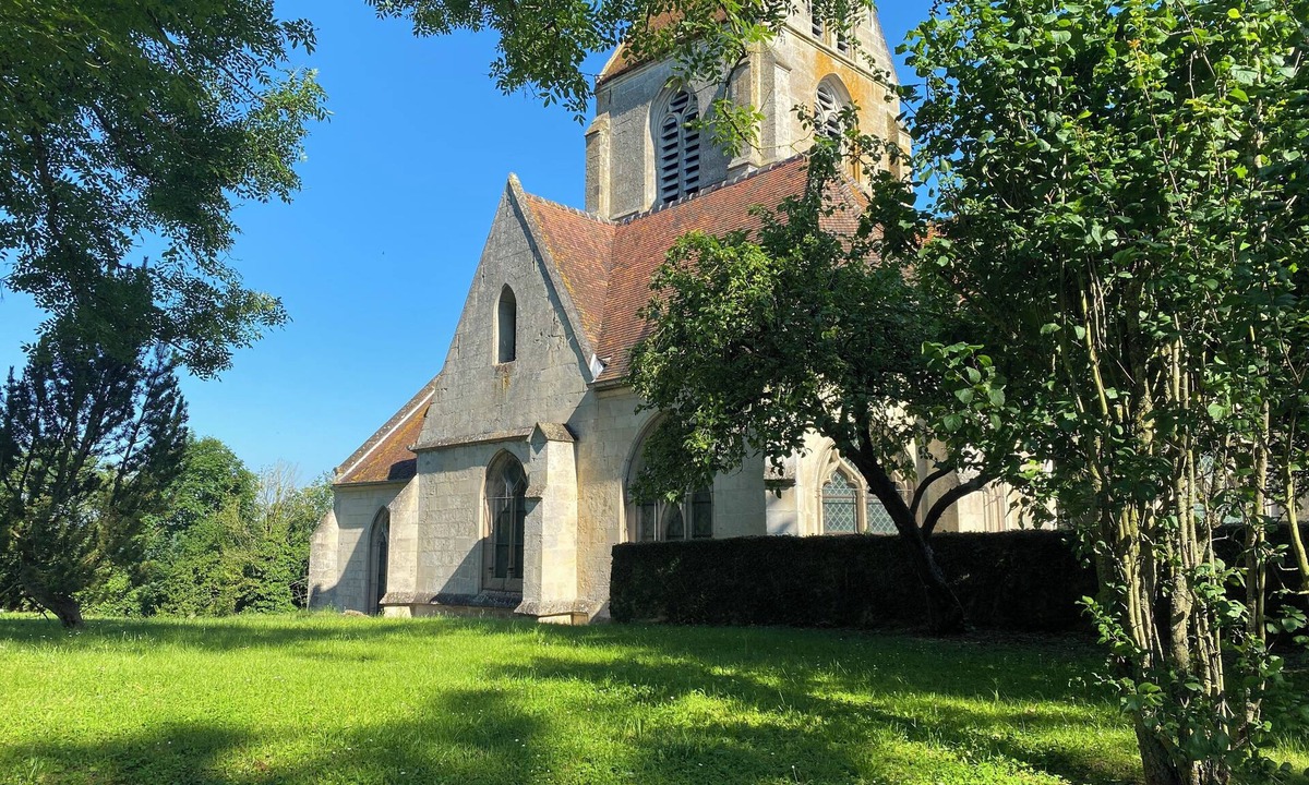 Cutry Cottage | Magnificent clos de l'église, country gîte for 20 people!