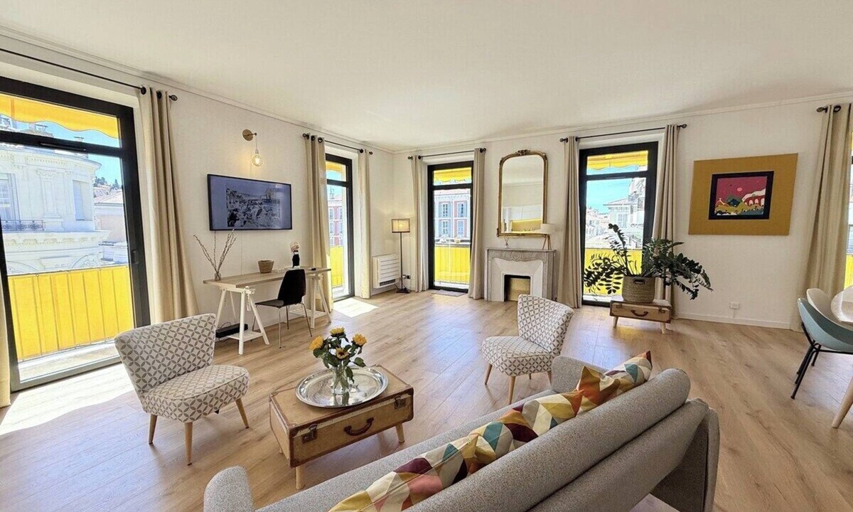 Carabacel Apartment | Magnificent duplex apartment on the top floor with elevator, a few steps from the Coulée Verte.
