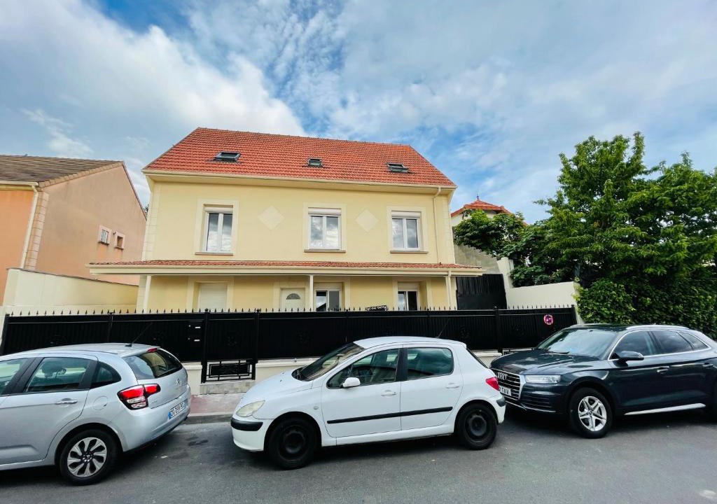 Garges-les-Gonesse Apartment | MAGNIFICENT Family Flat Self checkin avb