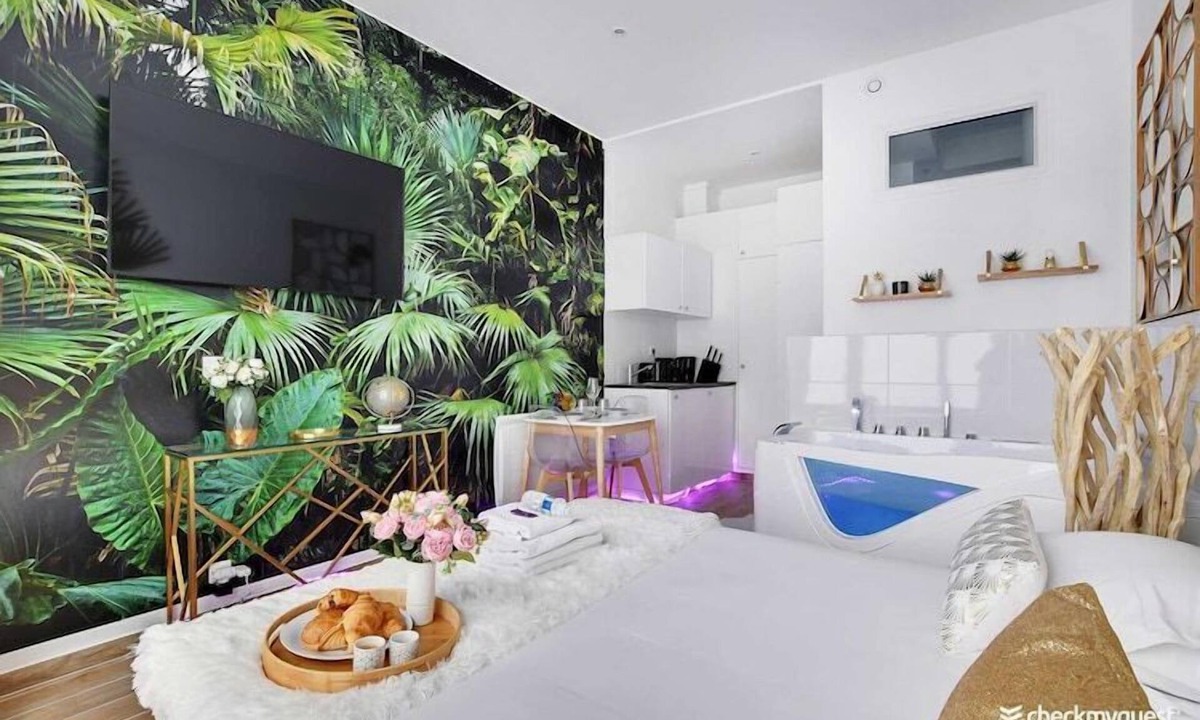 Pigalle Apartment | Magnificent Flat - 2BR/6P - Champs ElysÃ©es