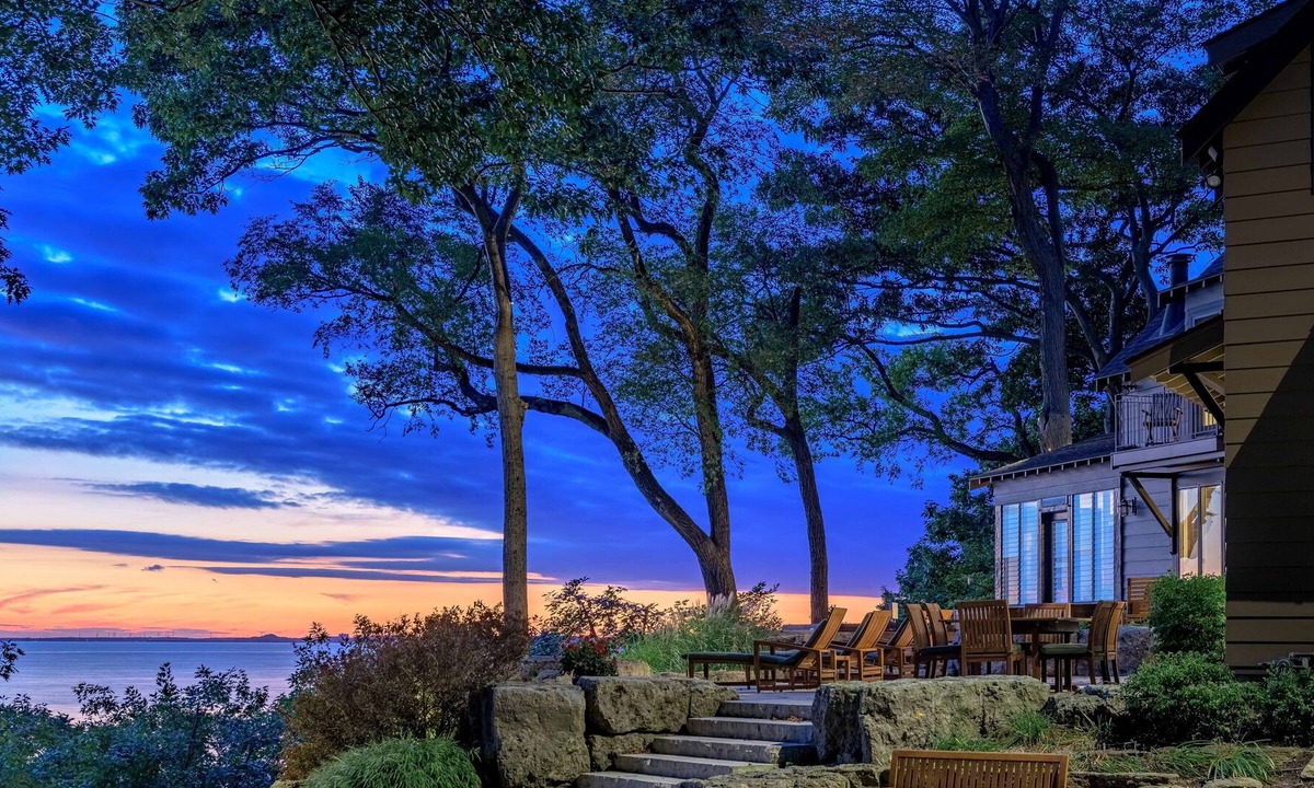 Point Abino House | Magnificent lakefront home with private sand beach