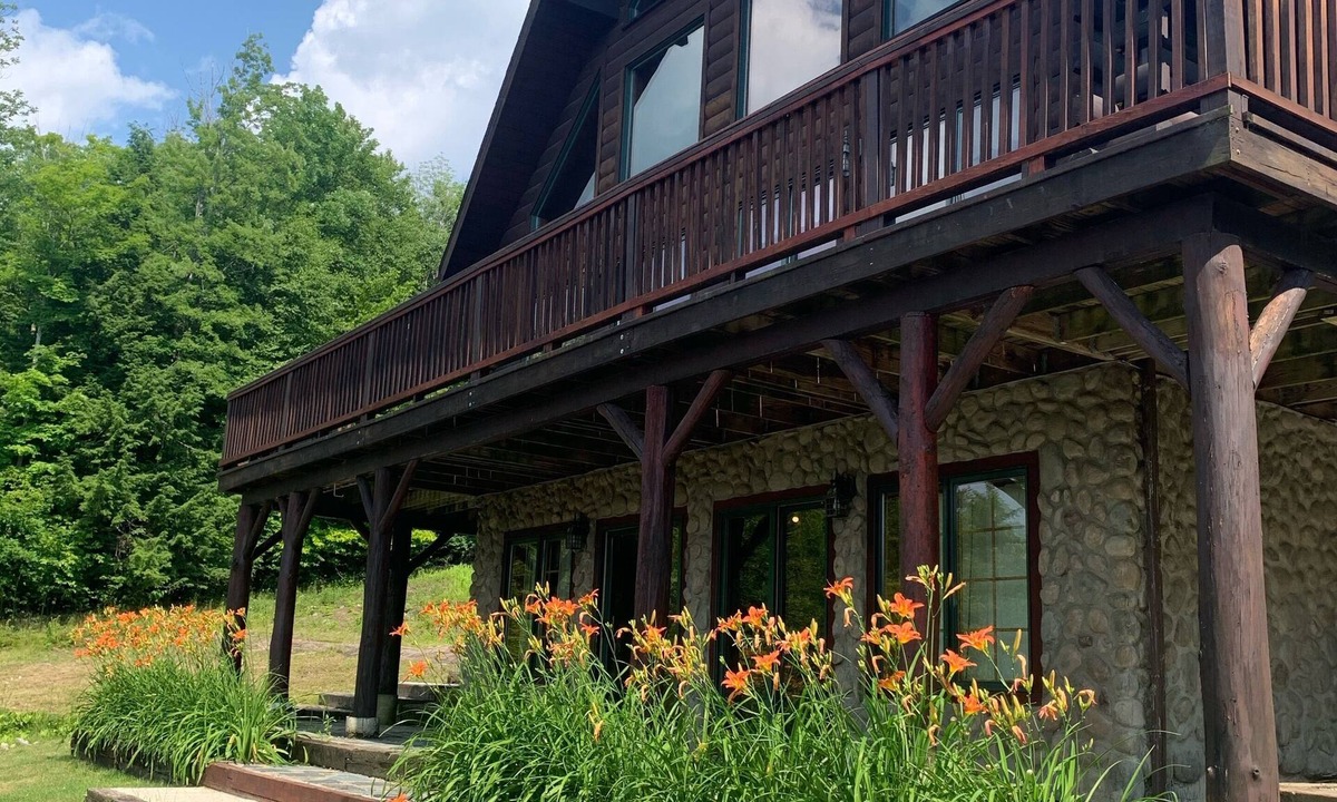 Lake George Ski Chalet | Magnificent Log Home Getaway