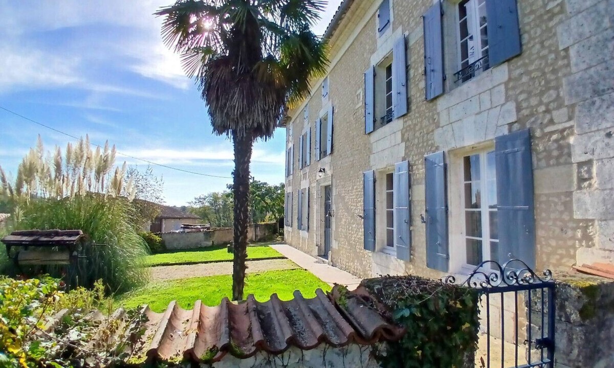 Montboyer House | Magnificent Manor House