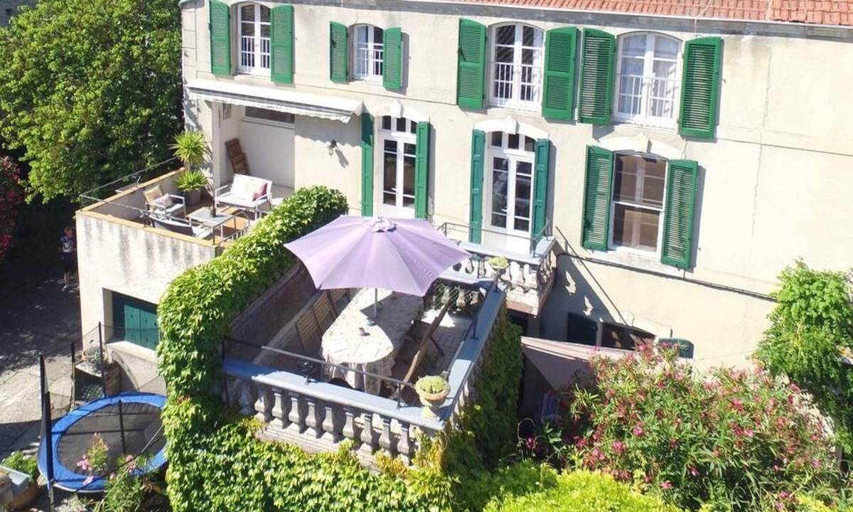 Bram House | Magnificent mansion in the heart of the city of Bram