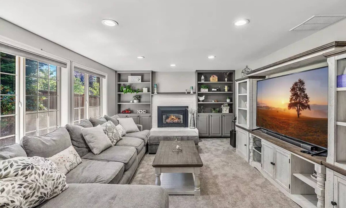 Boulevard Bluffs House | Magnificent Modern Farmhouse!n