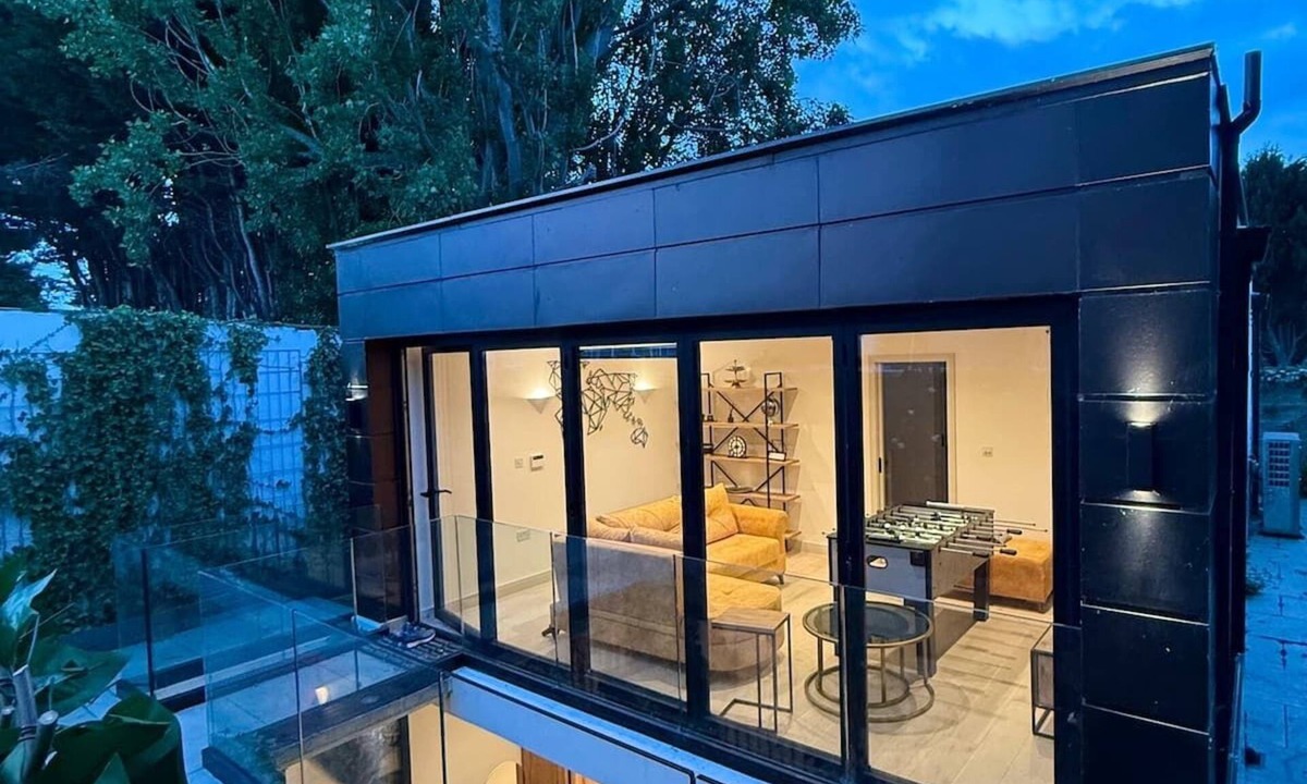 South Woodford House | Magnificent Modern House