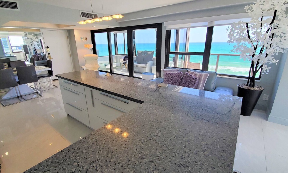 Mid Beach Apartment | Magnificent Modern Direct Oceanfront 3 Bedroom - 1401