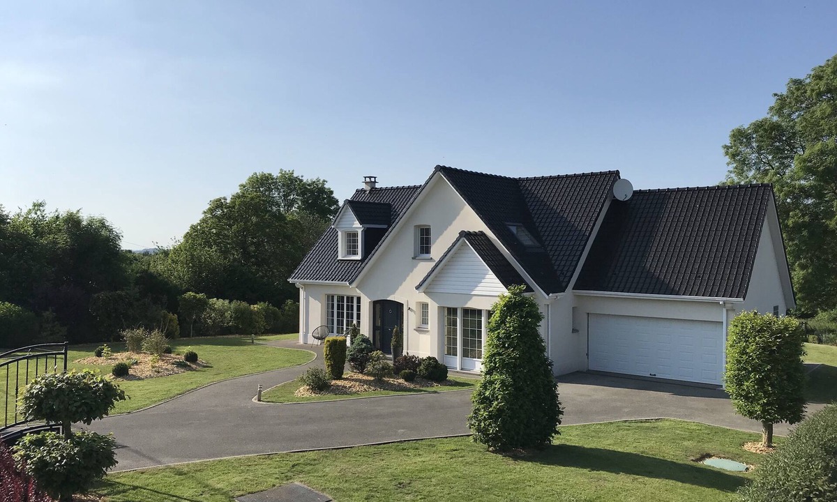 Brunembert House | Magnificent modern villa with Jacuzzi