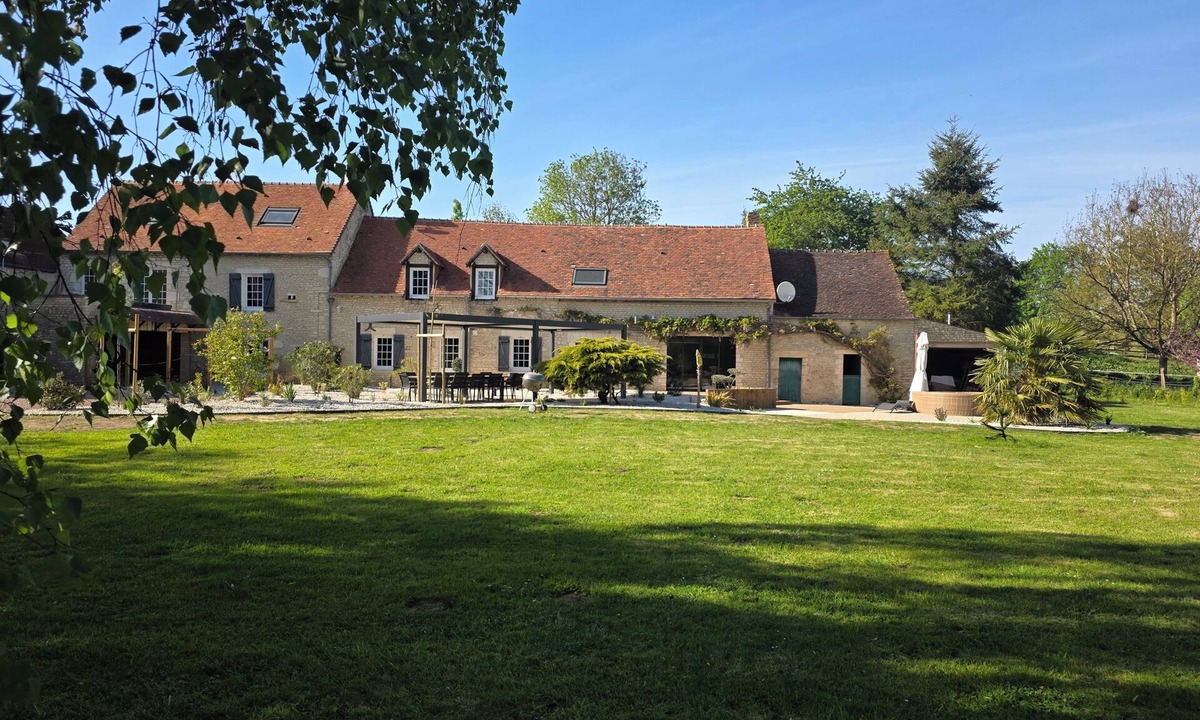 Ri House | Magnificent Normandy farmhouse built in 1816, 2h30 from Paris