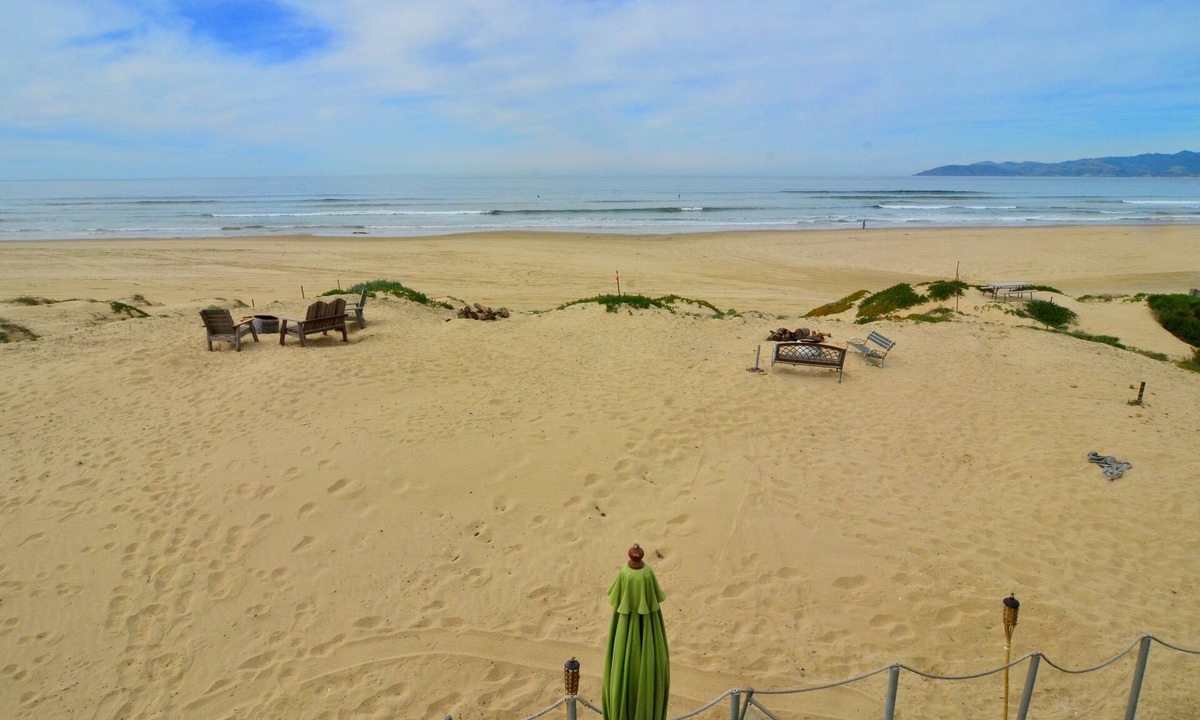 Oceano House | Magnificent Ocean views! On Oceano sandy beach with fire pit