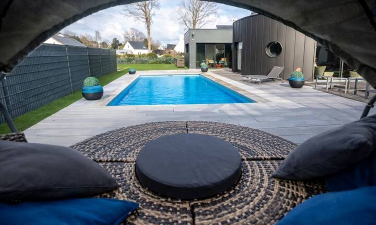 Crach House | Magnificent swimming pool villa sleeps 8